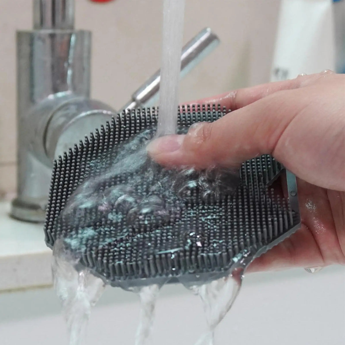 Body Scrubber Silicone Exfoliating Brush Cleanser Manual Body Cleansing Scrubber Shower Gentle Massage Bath Brush Cleansing