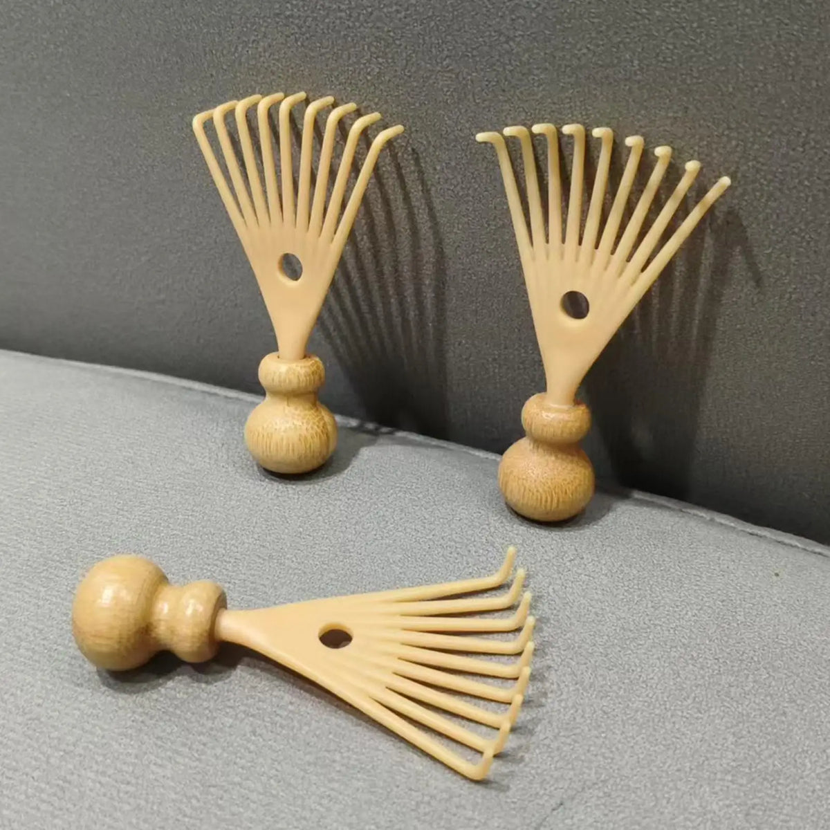 Manual Head Relaxation Scratcher Scalp Massage Stimulator for Men Women Parents Mom Dad Home Office School Travel