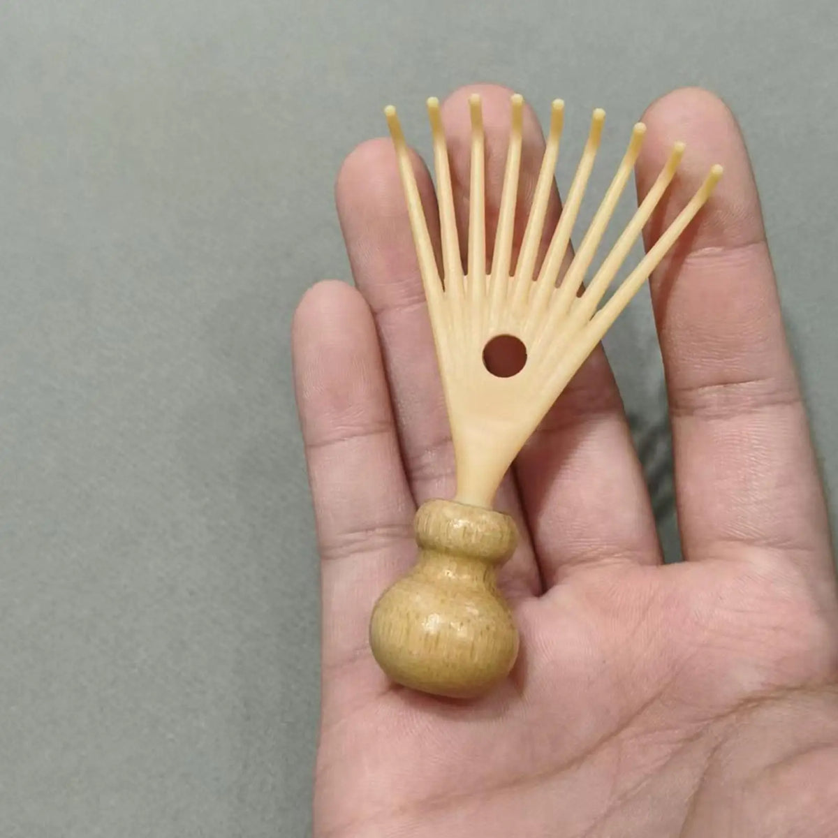 Manual Head Relaxation Scratcher Scalp Massage Stimulator for Men Women Parents Mom Dad Home Office School Travel