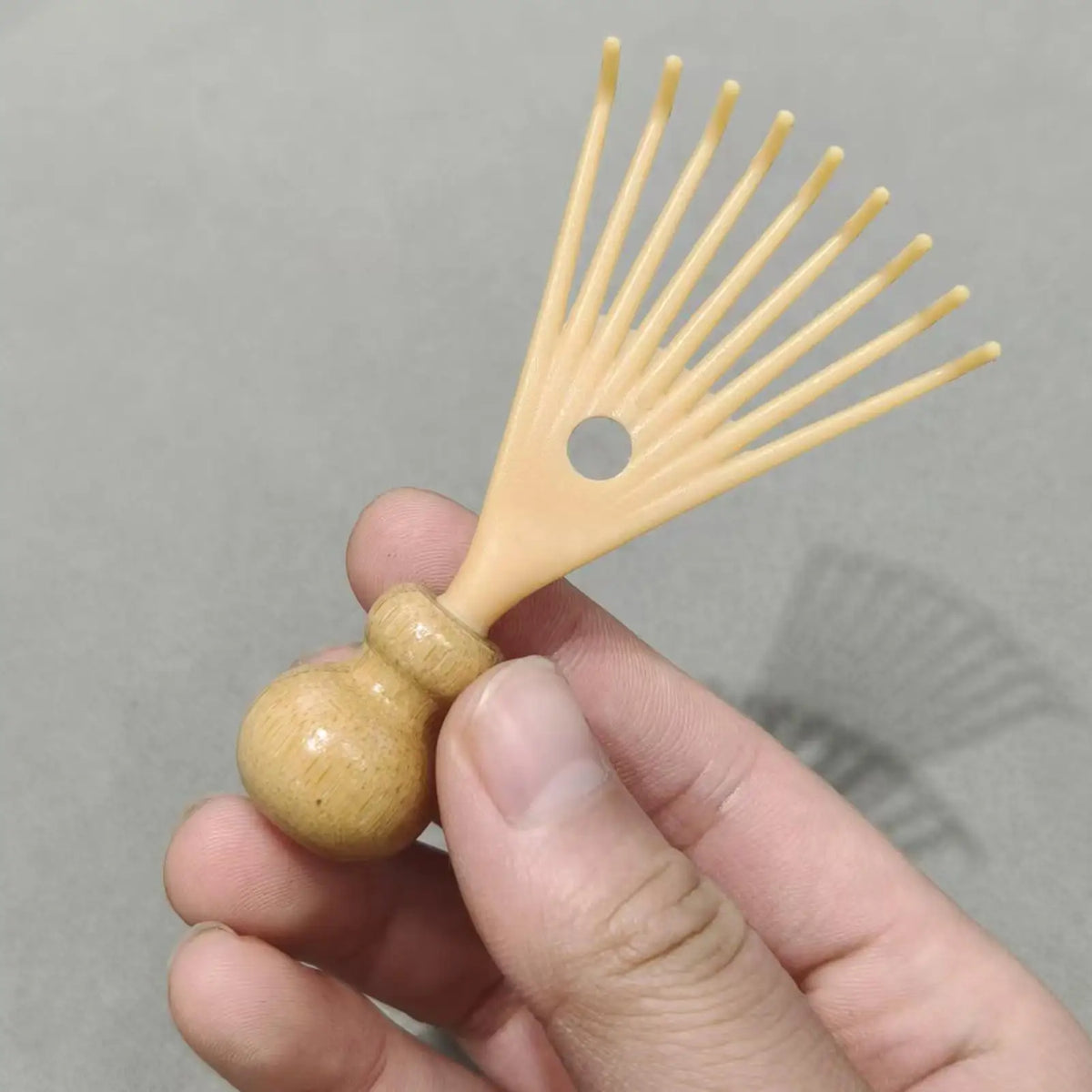 Manual Head Relaxation Scratcher Scalp Massage Stimulator for Men Women Parents Mom Dad Home Office School Travel