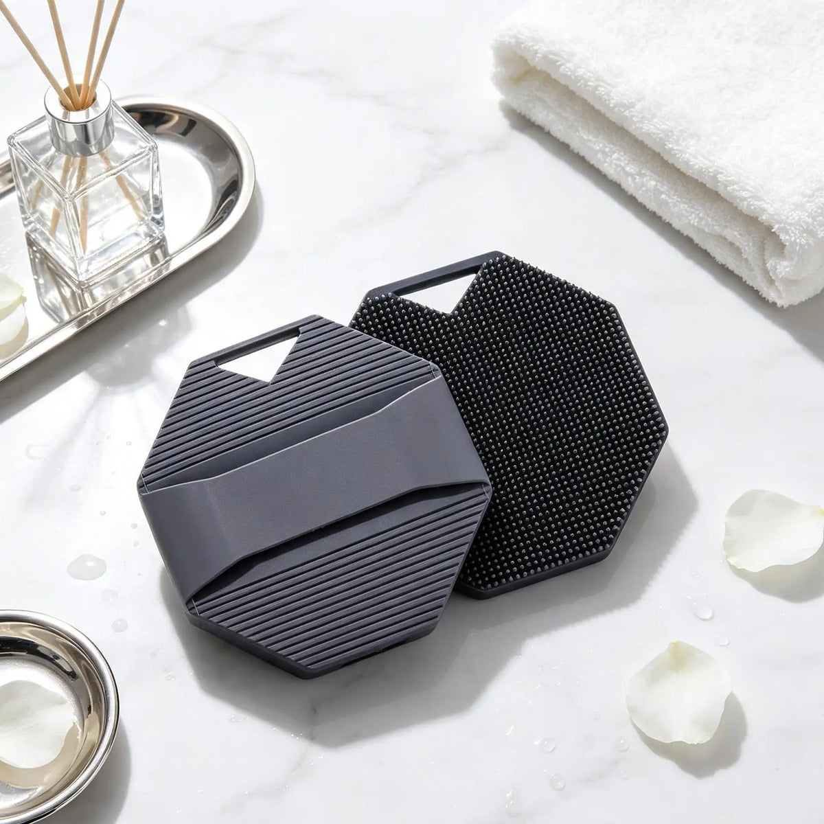 Body Scrubber Silicone Exfoliating Brush Cleanser Manual Body Cleansing Scrubber Shower Gentle Massage Bath Brush Cleansing